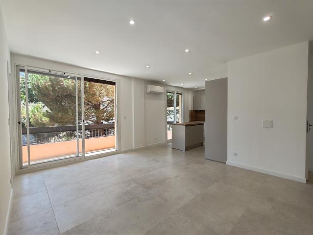 Appartement rénové T4 de 81 m2 Parking Climatisation, Terrasse et Cave Hauteurs de Bastia