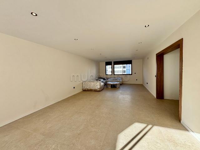 Appartement rénové traversant au 3e étage