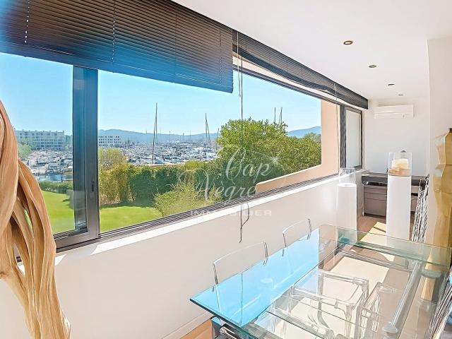 Appartement Rénové Vue Mer & Port À Vendre Aux Marines De Co. 92m² Cogolin