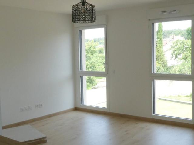 Appartement récent 3 pièces 57 m2 avec balcon