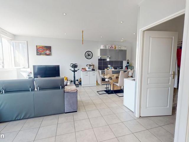 Appartement récent 2 chambres avec terrasse – Vendu loué – Rentabilité net 6 %