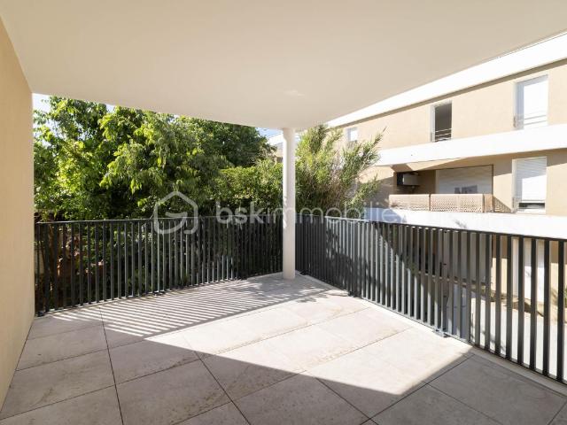 Appartement récent 68m² avec terrasse et place de parking privative