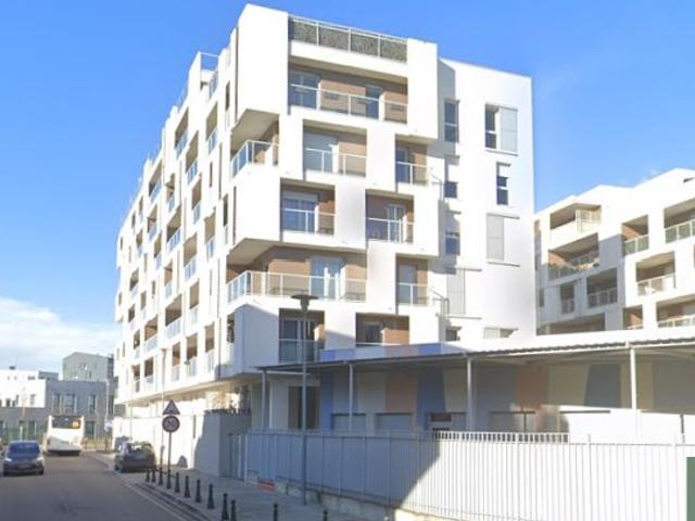 Appartement récent avec terrasse en parfait état