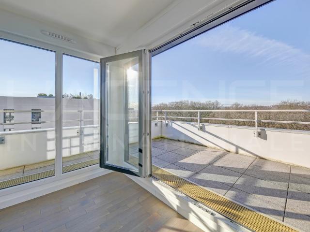 APPARTEMENT RECENT AVEC VUE DEGAGEE