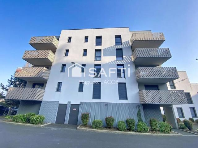 Appartement récent avec balcon et place de parking privative