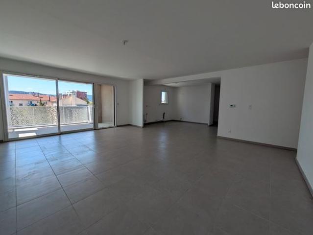 Appartement récent de 110 m² type 4 avec terrasse