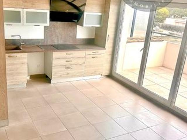 Appartement récent duplex antibes avec garage