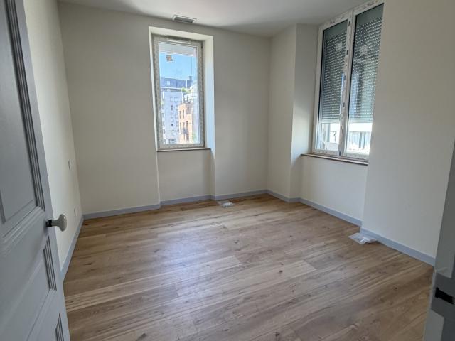 APPARTEMENT REFAI A NEUF AVEC CLIM ET CUISINE EQUIPEE