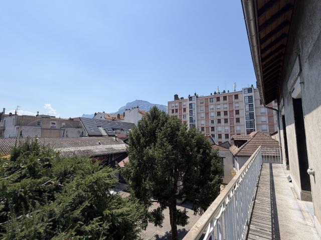 APPARTEMENT REFAIT A NEUF AVEC CLIM