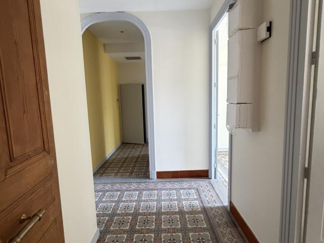 APPARTEMENT REFAIT A NEUF AVEC CLIM ET GRAND BALCON