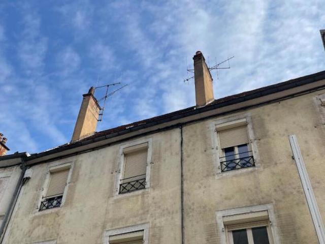 APPARTEMENT REFAIT A NEUF DISPONIBLE A PARTIR DU 15/08