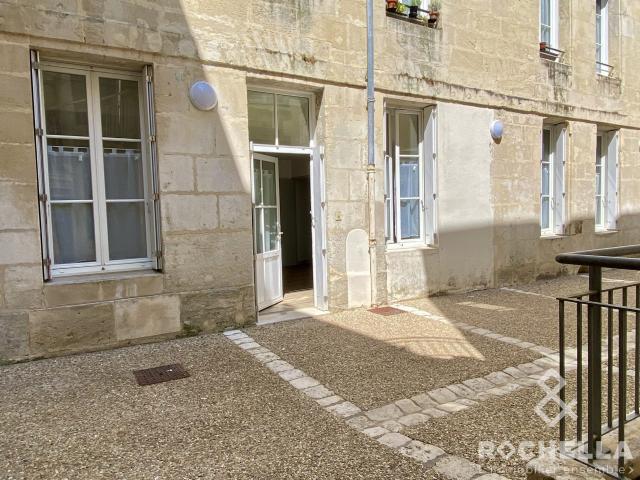 Appartement rez de chaussée sur cour