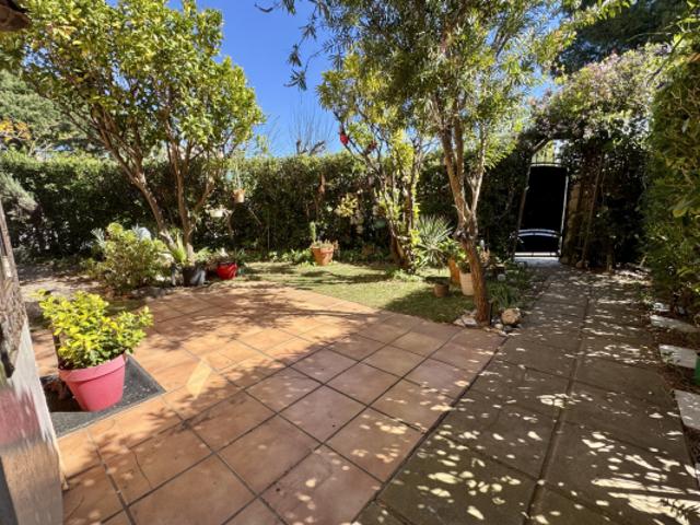 APPARTEMENT REZ DE JARDIN PROCHE DU PORT DE LA LONDE LES MAU