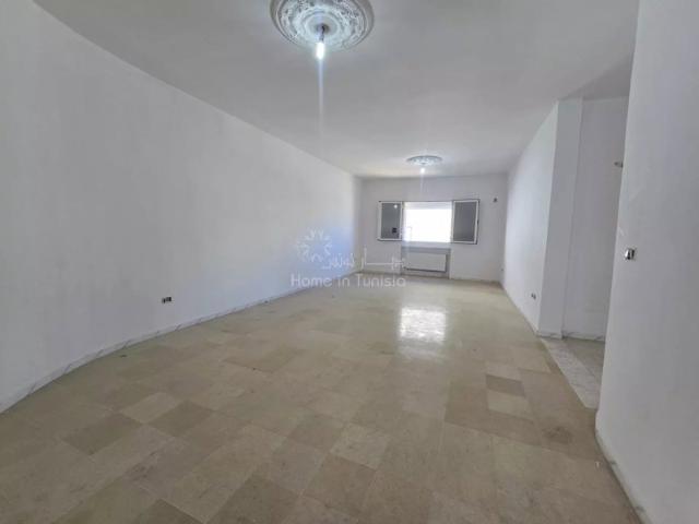 Appartement S+3 au 2? étage – Quartier animé sur route principale