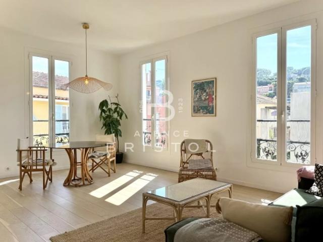 Appartement Saint Jean Cap Ferrat Dernier Etage Proche Port et Commerces Rénové