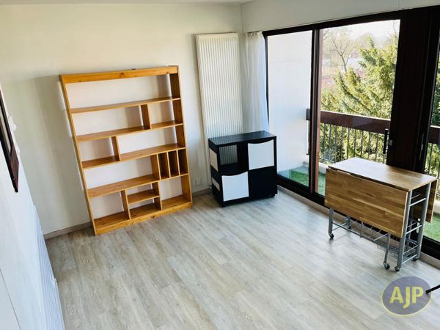 Appartement Saintes 1 pièce s 22.65 m2