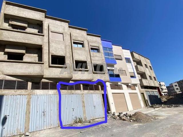 Appartement semi fini avec magasin