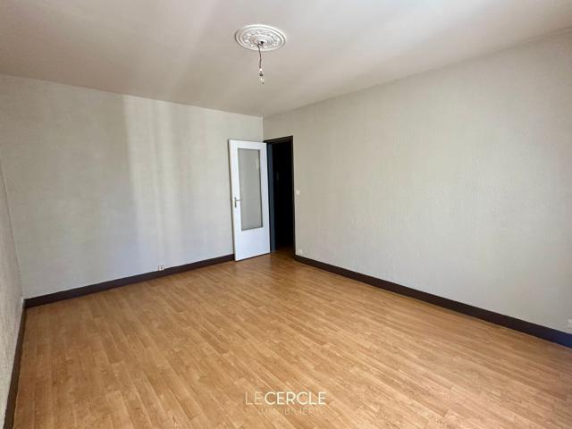 Appartement Senlis 2 pièces 60 m2 870€ CC Eau chaude + Chauffage