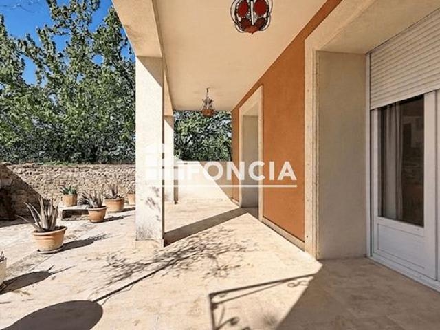 APPARTEMENT Secteur calme proche commerces et coeur de ville / stationnement et jardin