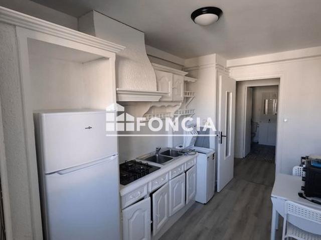 APPARTEMENT situé au 4ème étage, ascenseur, tout confort, cuisine entièrement équipée, électroménager tout neuf