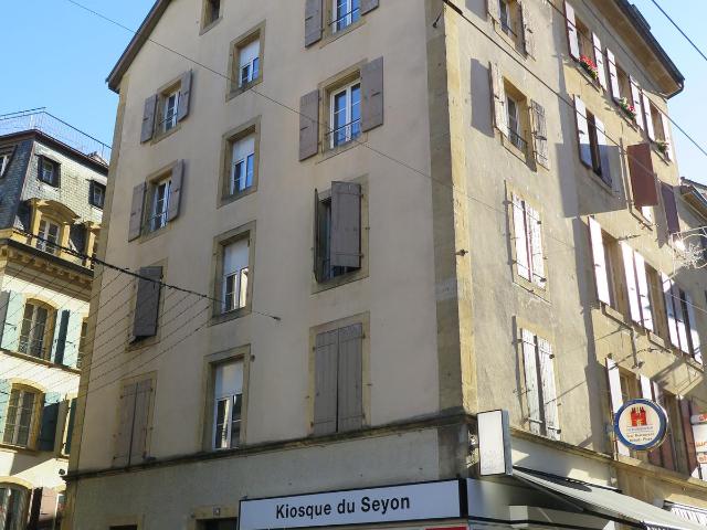 Appartement situé au centre ville, dans la zone pié.