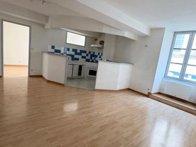Appartement situé au centre ville de Poligny