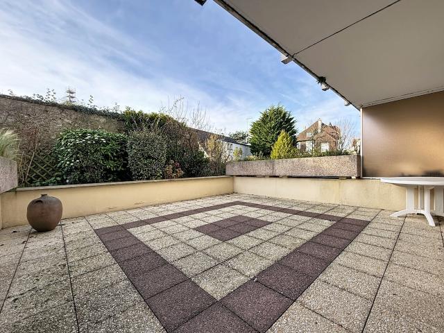 APPARTEMENT SITUE AU COEUR DU TRIANGLE D'OR ET DE LA RUE SAINT JEAN