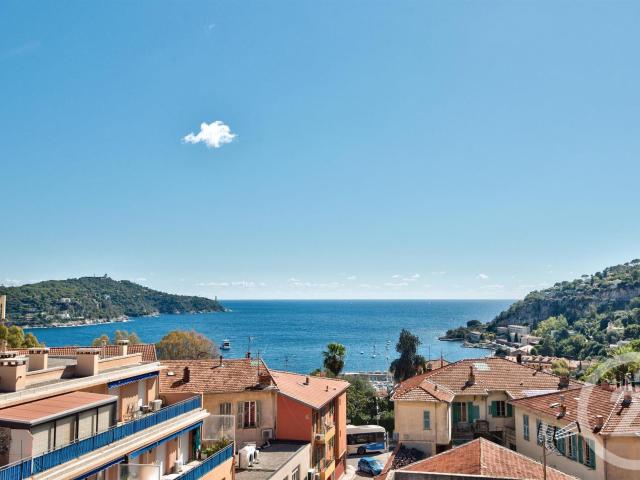 Appartement situé au dernier étage, traversant de type 4 piè. 80m² Villefranche sur Mer