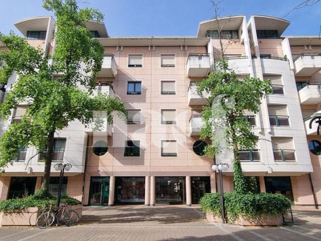 Appartement situé entre Grange Canal et les Eaux Vives.