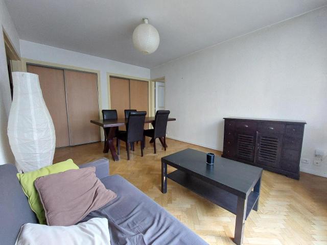 Appartement situé rue de Terrenoire, à proximité des écoles.