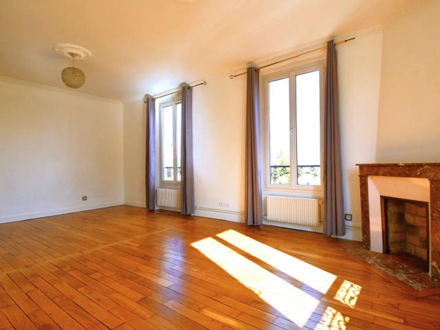 Appartement situé sur le bas CHATOU 4 pièces de 80 m2 au sol