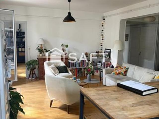 appartement soigné avec terrasse au centre ville