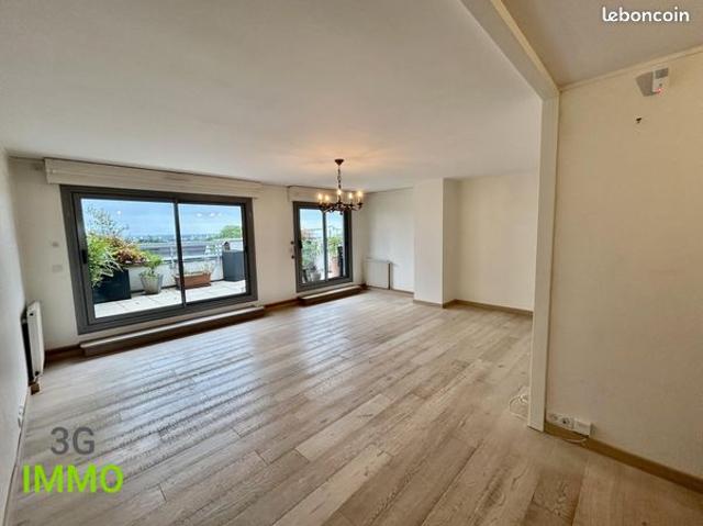 Appartement spacieux 116m2 | Deux grandes terrasses et un garage et deux parking | Tours Coty