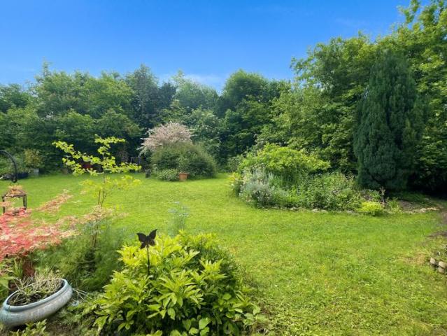 Appartement spacieux 130m2 avec jardin et parkings Saint Bri