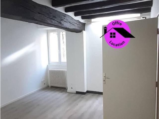 Appartement spacieux avec cour commune Chemillé centre