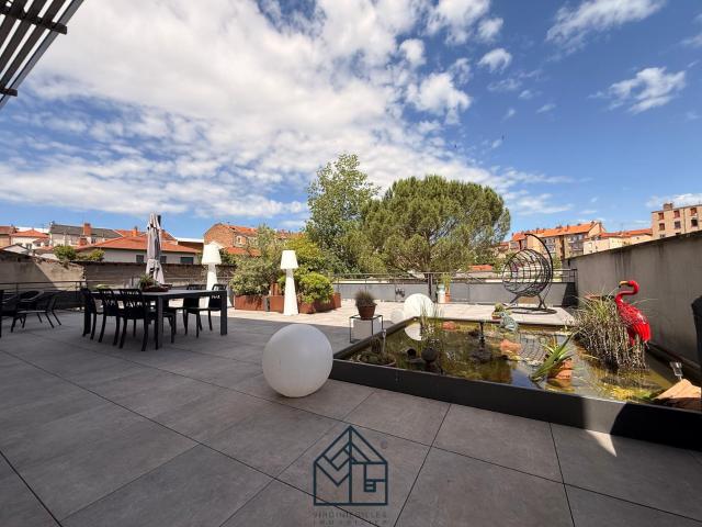 APPARTEMENT SPACIEUX avec immense terrasse, CENTRE VILLE, AU CALME