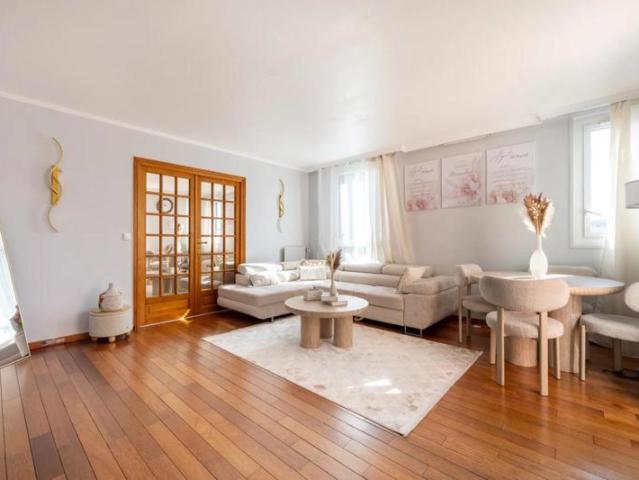 Appartement spacieux avec terrasse à Cergy
