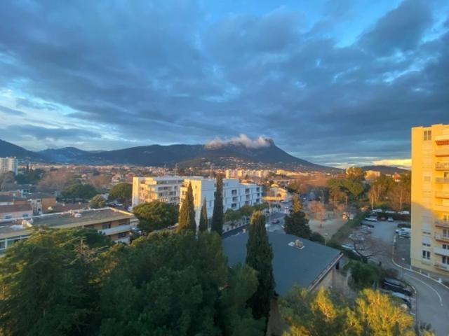 Appartement spacieux avec vue dégagée sur la Valette