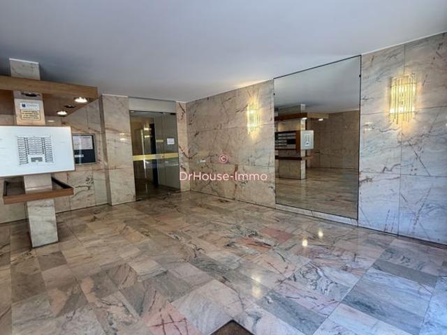 Appartement spacieux de 4 pièces à Versailles avec un garage à un prix abordable