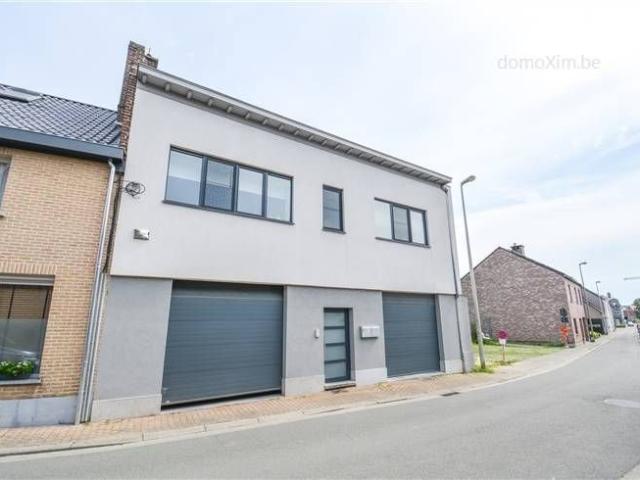 Appartement spacieux et lumineux avec 3 chambres à coucher