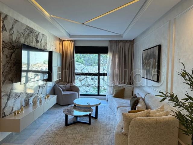 Appartement splendide neuf avec piscine
