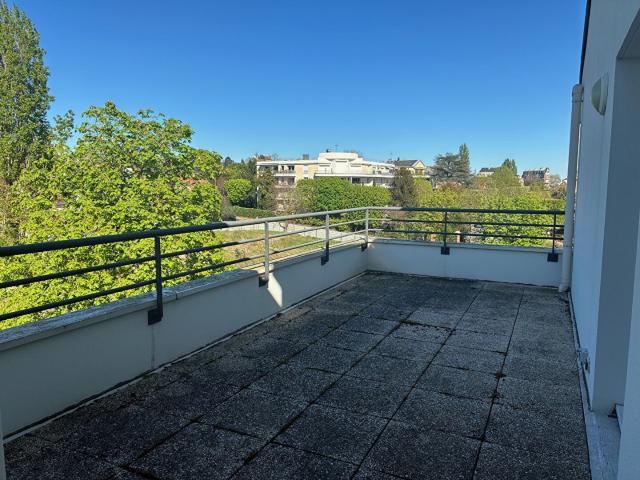 APPARTEMENT ST CLOUD 5 pièces 13273 m2