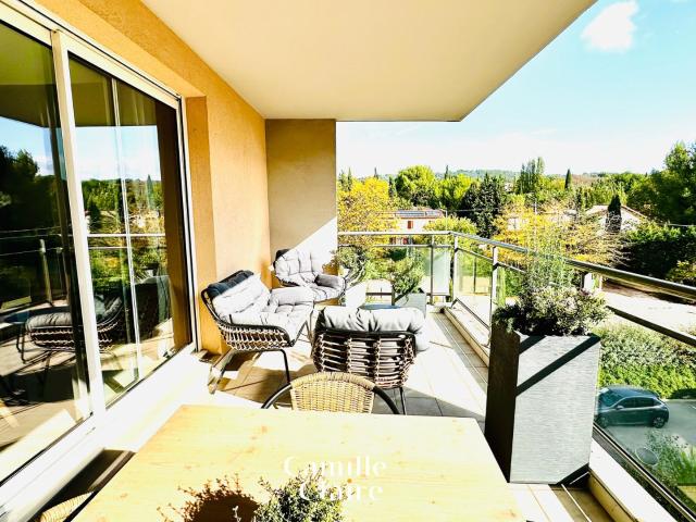 Appartement standing T3 avec terrasse proximité commerces à Aix en Provence