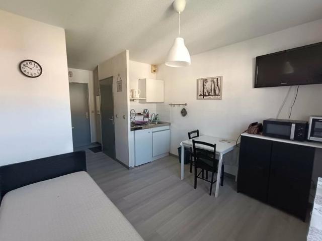 Appartement Studio 3ème et dernier étage résidence avec asce