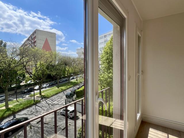Appartement studio 26,58m2 proche métro ligne 11 Hôpital
