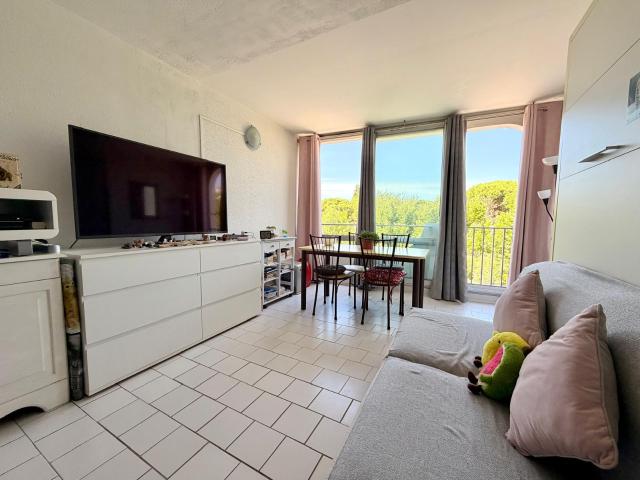 Appartement studio cabine au 2ème avec asc SECTEUR CALME AU COUCHANT