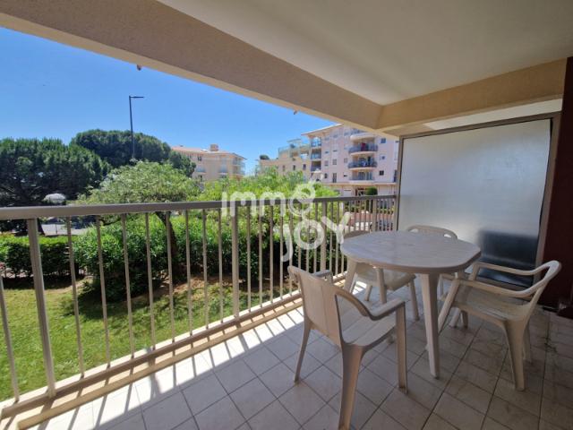 Appartement studio avec terrasse à 2 pas des plages