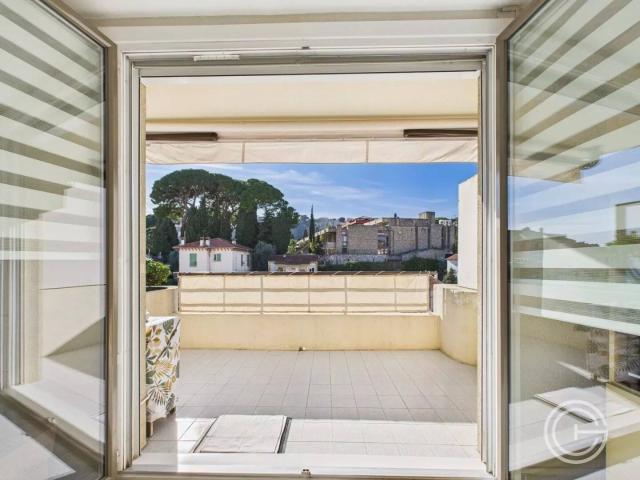 Appartement Studio + Terrasse vue mer Av St Barthélémy Nice