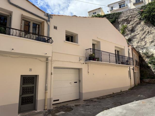 Appartement style Maison en copropriété T4 à deux pas du por. 87m² Sète
