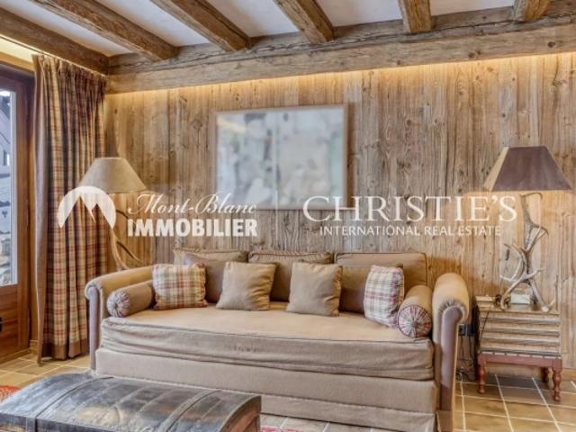 APPARTEMENT SURELEVE AVEC JARDIN PRIVATIF